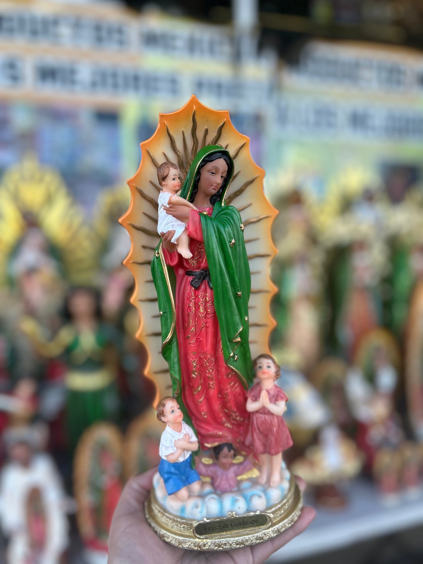 Virgen De Guadalupe con niños